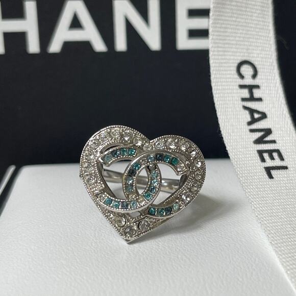 Chanel A16 Heart Ring | Ombre Blue Strass Crystals, CC, Rare Silver Statement, 6 - Picture 14 of 16
